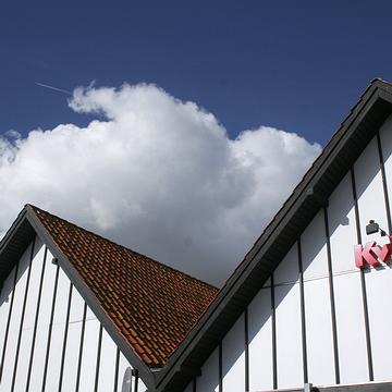 5628 Himmel über Supermarkt